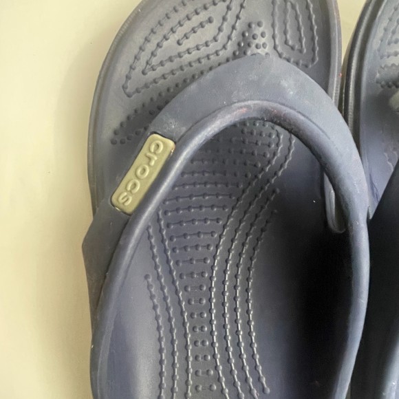 croc blue thong sandal size 4 m- 6W - Picture 2 of 10